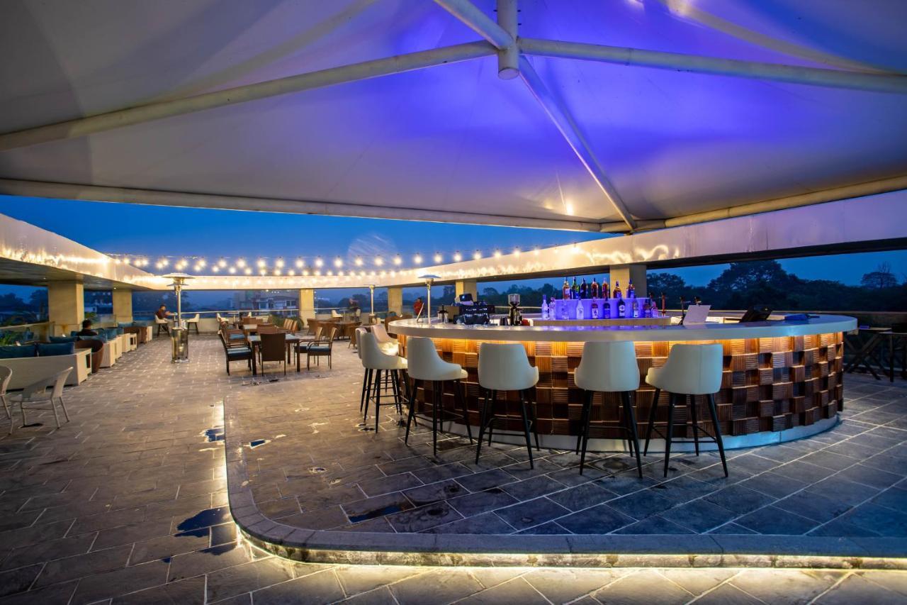 Hotel Siraichuli Читван Екстериор снимка