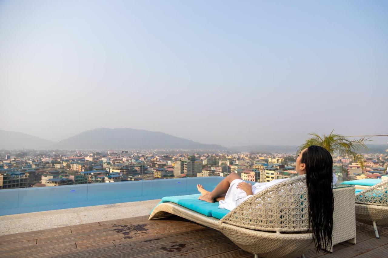 Hotel Siraichuli Читван Екстериор снимка