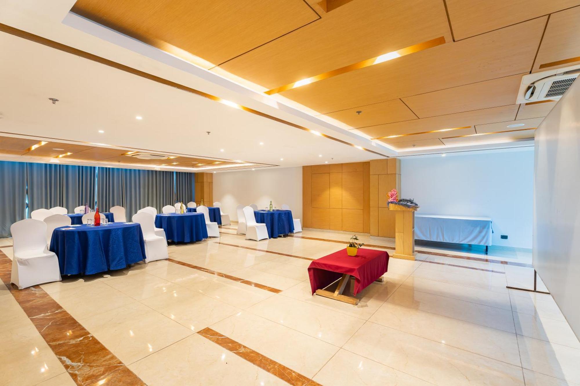 Hotel Siraichuli Читван Екстериор снимка