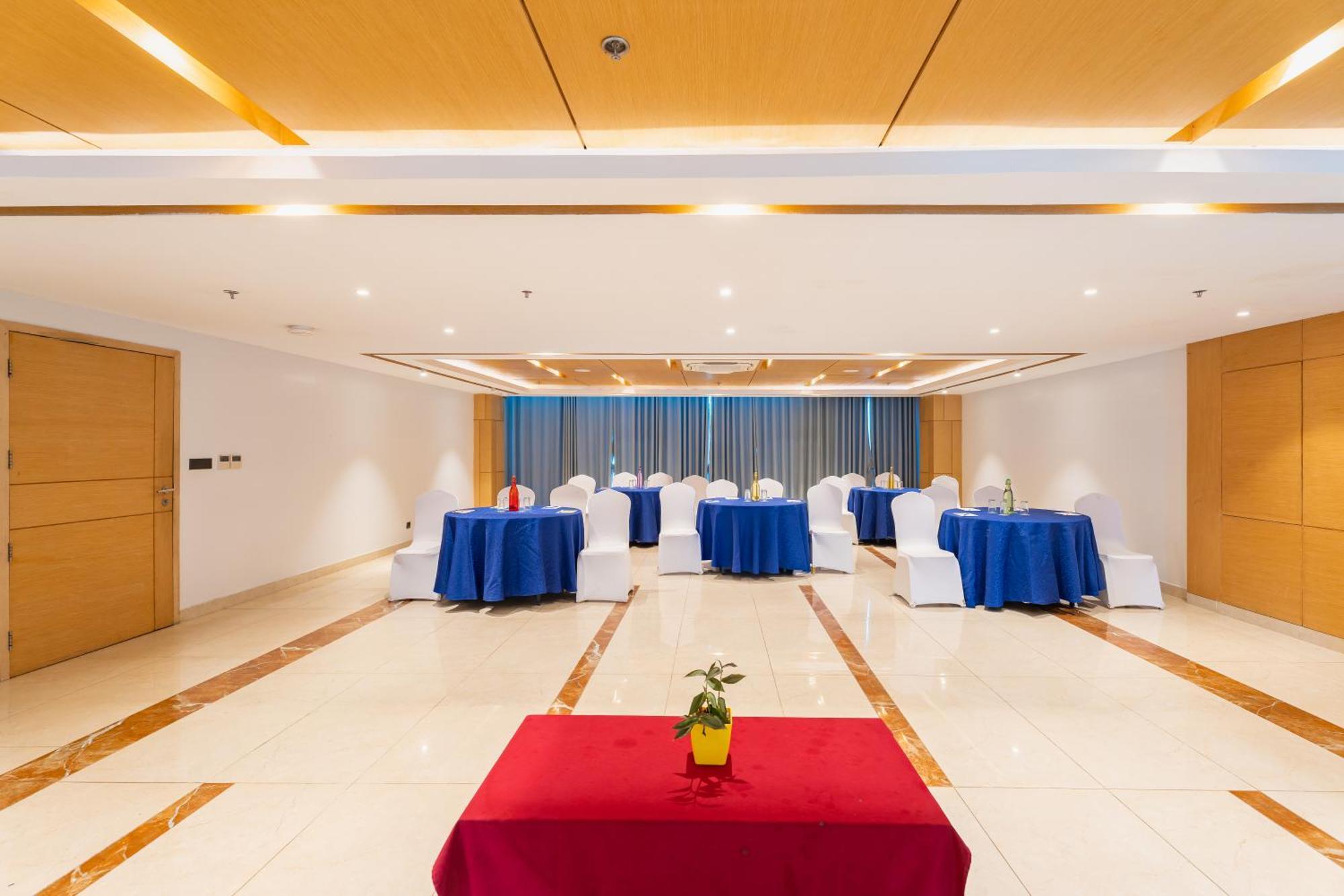 Hotel Siraichuli Читван Екстериор снимка