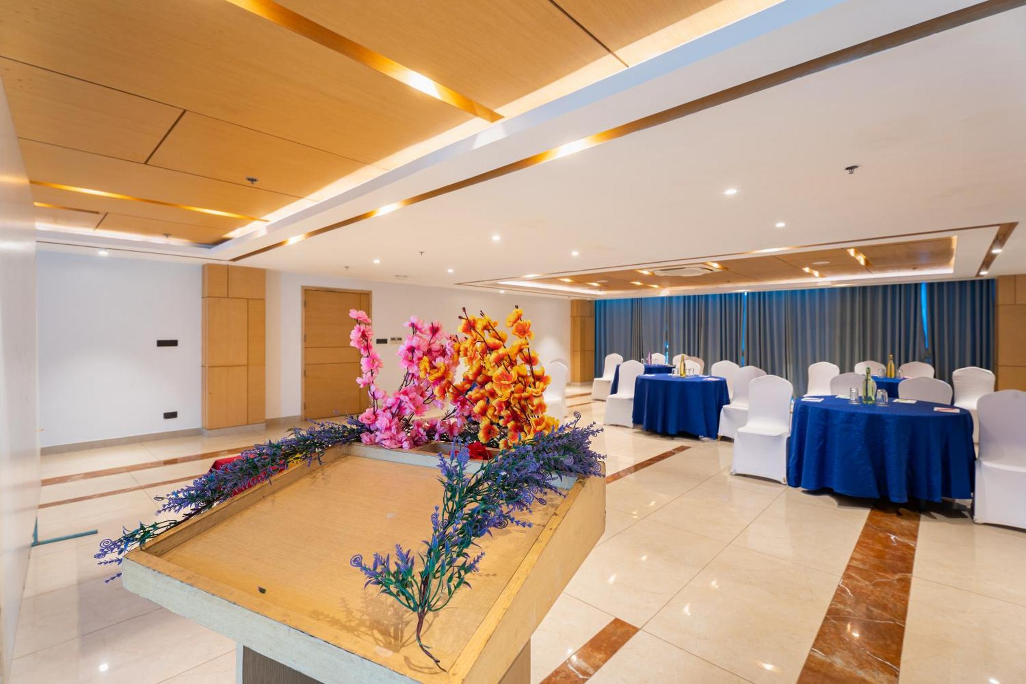 Hotel Siraichuli Читван Екстериор снимка